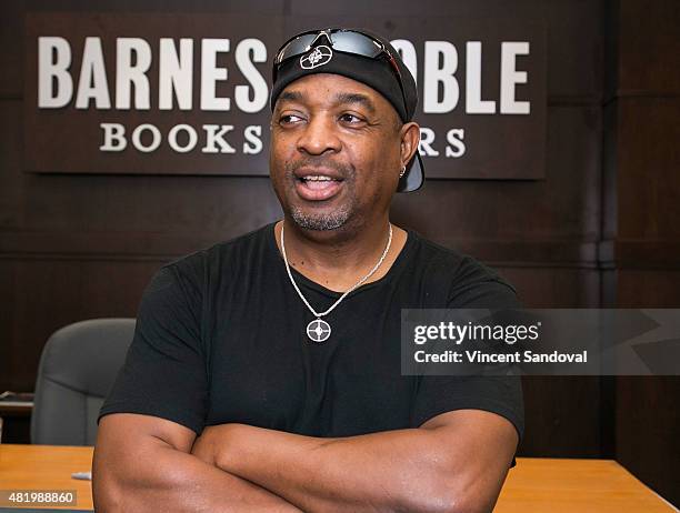 Chuck Rapper Man Plans God Laughs Photos et images de collection - Getty Images