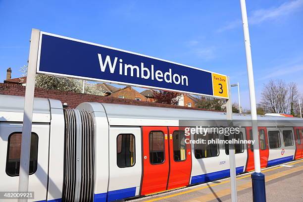 wimbledon train station - bordtennis stockfoto's en -beelden