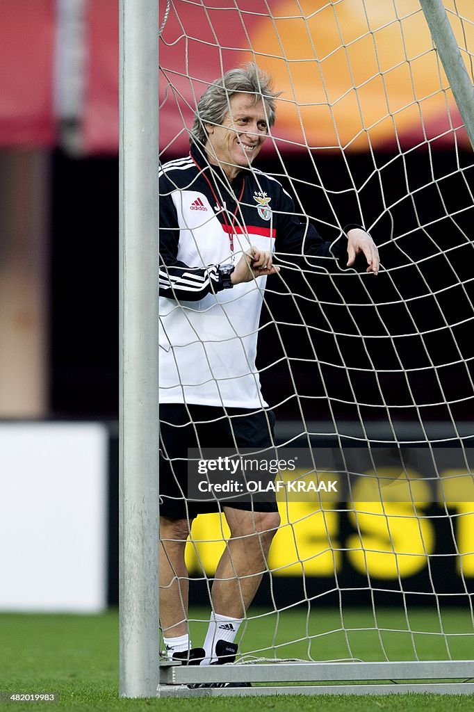 FBL-EUR-C3-BENFICA-TRANING