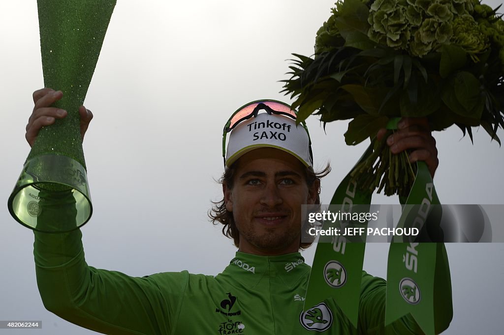 CYCLING-FRA-TDF2015-PODIUM