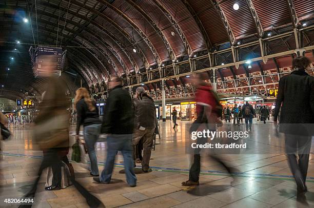 paddington railway station - paddington-londen stockfoto's en -beelden