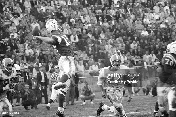 Championship: San Diego Chargers QB Jack Kemp in action, making pass vs Houston Oilers at Balboa Stadium. San Diego, CA CREDIT: Hy Peskin