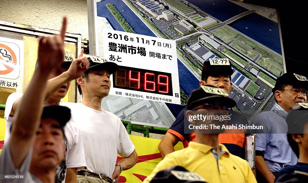 Tsukiji Market Vendors Start Countdown to Moving Day With Digital Display