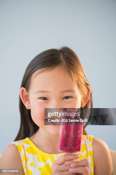 korean girl eating flavored ice - kids eating ice lolly stock pictures, royalty-free photos & images