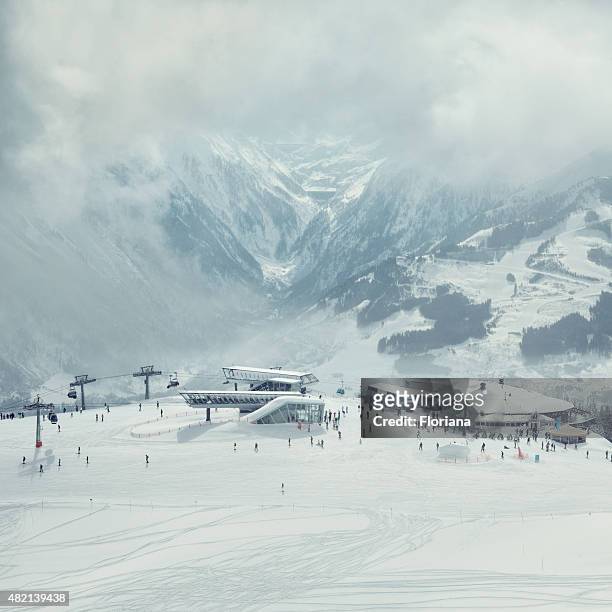 skiing in austria - summit station stock pictures, royalty-free photos & images