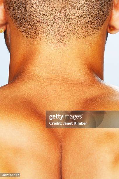 close up of mixed race man's neck - trapezstange stock-fotos und bilder