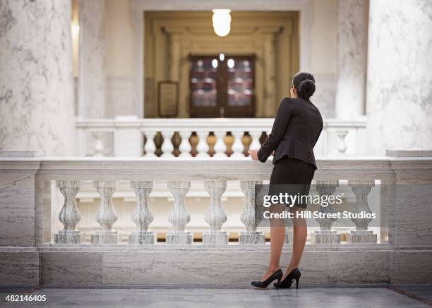 hispanic politician standing in government building - overheidsberoep stockfoto's en -beelden