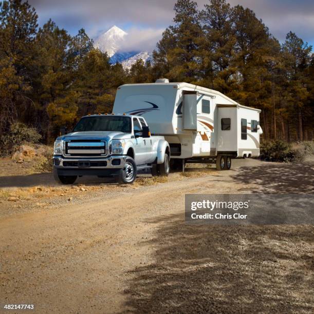 truck pulling rv trailer on dirt road - truck pulling trailer stock-fotos und bilder