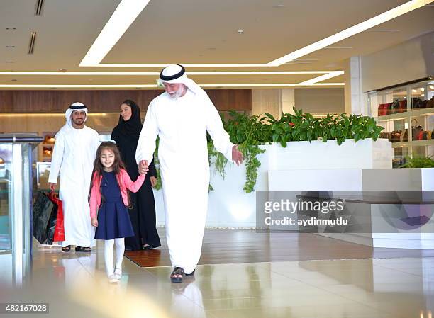 arabian family at shopping mall - emirati family shopping stock pictures, royalty-free photos & images