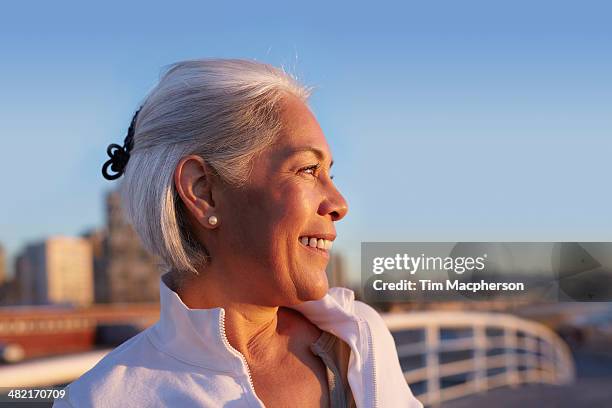 close up profile of silver-haired mature woman - head shot close looking stockfoto's en -beelden