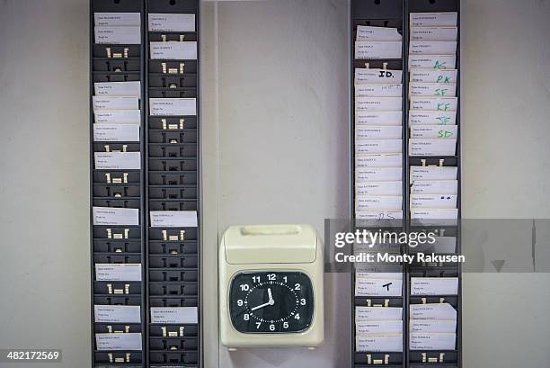 work time clock in surface coal mine - prikkaart stockfoto's en -beelden