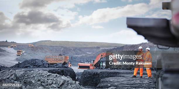miners in discussion in surface coal mine - natural phenomenon stockfoto's en -beelden