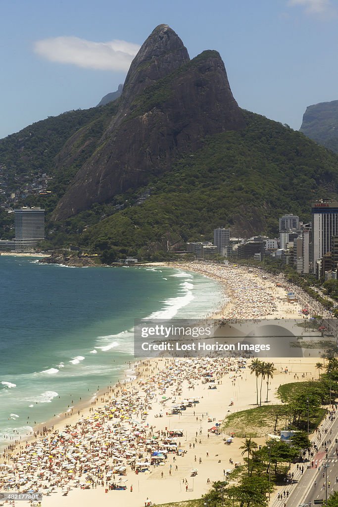 Holiday makers on Ipanema beach, Rio De Janeiro, Brazil