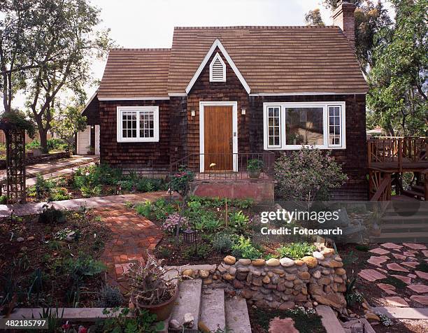 front exterior of cape cod cottage and landscaping - stone wall garden stock pictures, royalty-free photos & images