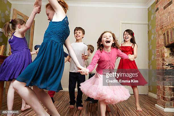 children dancing at birthday party - 子供のみ ストックフォトと画像