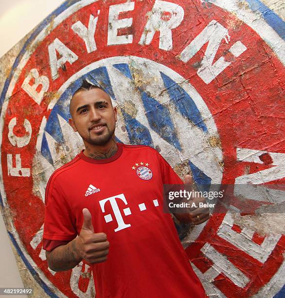 Chilean midfielder Arturo Vidal poses for photographer after he signed his contract with FC Bayern Munich on July 28, 2015 in Munich, Germany.