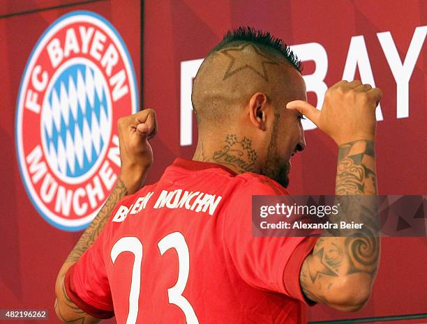 Chilean midfielder Arturo Vidal gives a thumb up as he wears his new jersey during a news conference on July 28, 2015 in Munich, Germany. Fc Bayern...