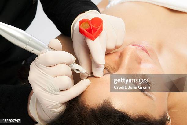 Micro-pigmentation procedure for the eyebrows, also known as permanent make-up.