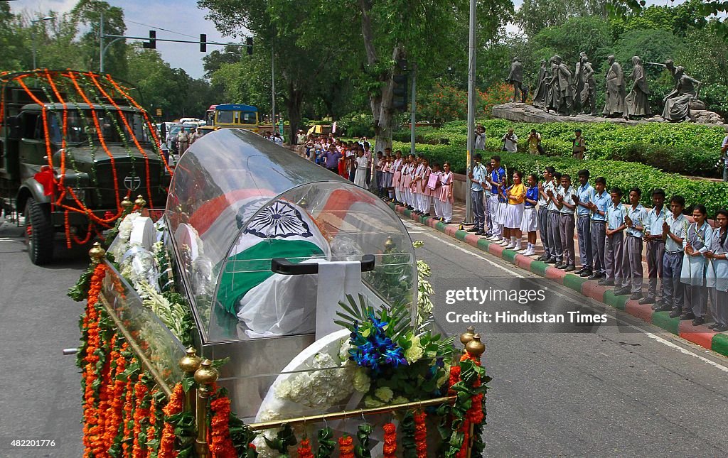 Nation Pays Tribute To former President Abdul Kalam, Dies At 83 In Shillong