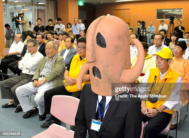 The 'Haniwa-Kacho', Sakai City's PR mascot, and other members show their dejection after the city's Mozu Ancient Tombs was dropped from the domestic...