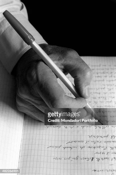 The right hand of the writer Giorgio Bassani tightens a pen: he is completing his last manuscript, on an arithmetic exercise book. Rome , May 1974.