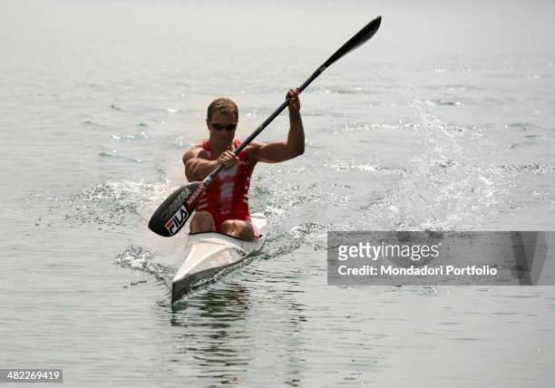 Italian sprint canoer Antonio Rossi trains in 2008 on the lake of Pusiano. Province of Lecco, Italy, 2008.