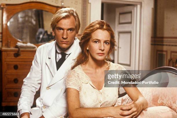 British actor Julian Sands and Italian actress Giuliana De Sio looking into the camera in the film The wicked. Italy, 1991