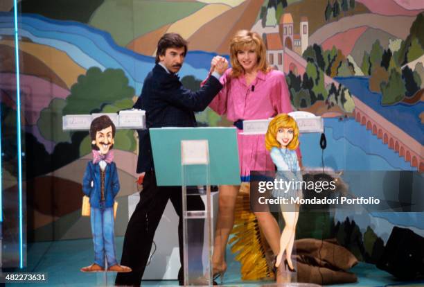 Italian actor and TV host Marco Columbro and Italian showgirl Lorella Cuccarini presenting the TV show Buona Domenica. Cologno Monzese, 1991