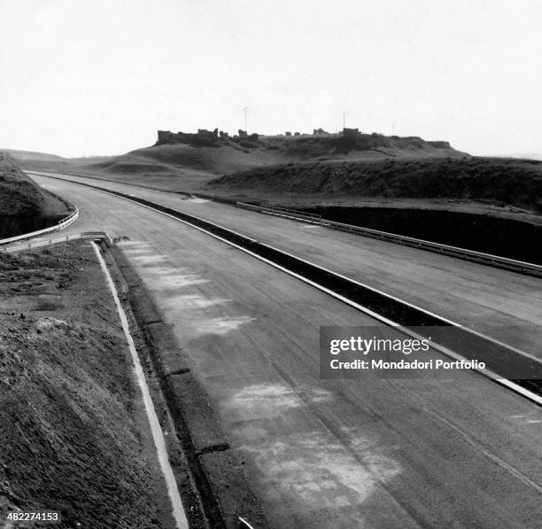 The Autostrada del Sole stretch being on site nearby the castle of Piombinara. Colleferro, March 1962