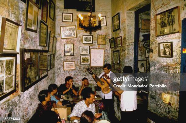 Two Cuban musicians playing guitar at the bar restaurant La Bodeguita del Medio where American writer Ernest Hemingway was a regular visitor. Havana,...