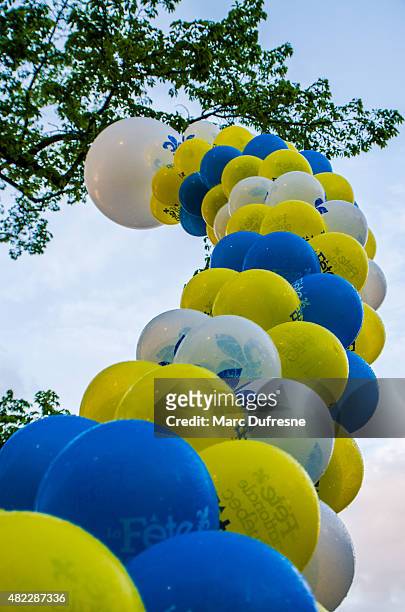 balloons celabrating quebec day - canadians celebrate national day of independence 個照片及圖片檔