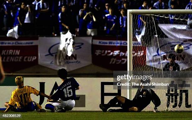 Marcus Allback of Sweden scores his team's first goal past Koji Nakata and Seigo Narazaki during the international friendly match between Japan and...