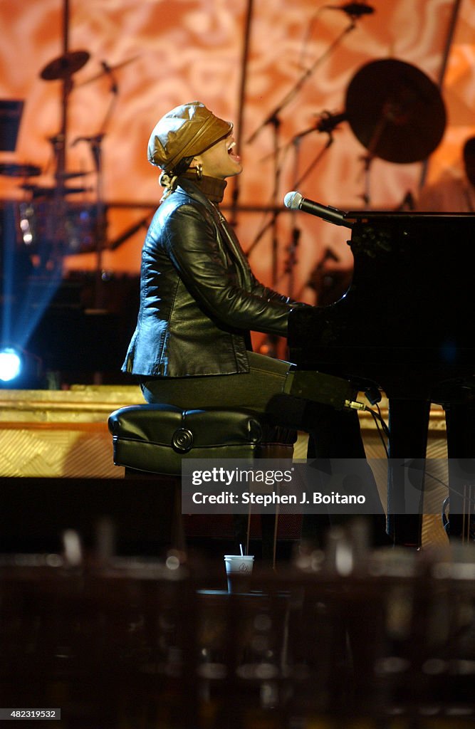 Alicia Keys performs during rehearsals for the 2003 BET Walk...