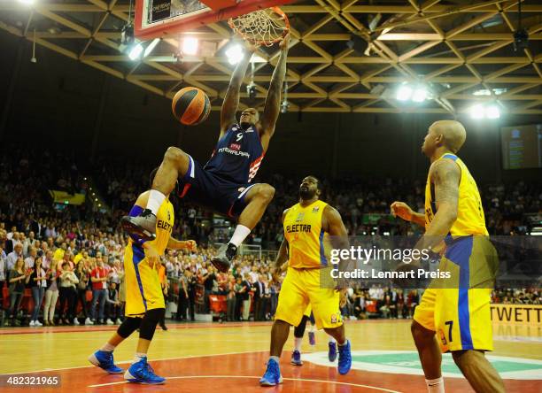 Deon Thompson of Munich dunks a ball during the Turkish Airlines Euroleague Top 16 Round 13 Group F basketball match between FC Bayern Muenchen and...