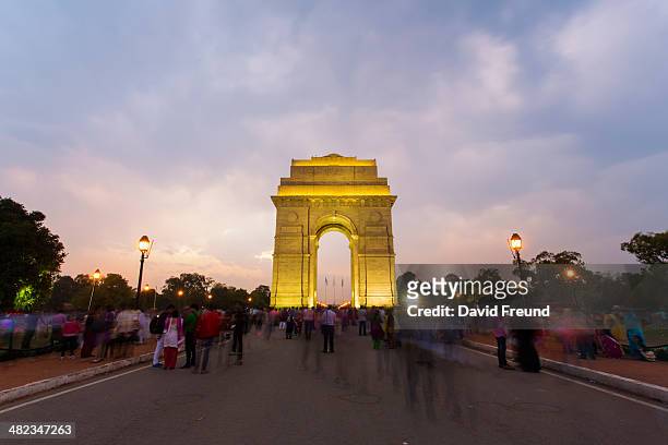 gathering at india gate - india gate stock pictures, royalty-free photos & images