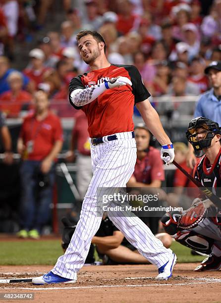 National League All-Star Kris Bryant of the Chicago Cubs bats duriing the Gillette Home Run Derby presented by Head & Shoulders at the Great American...