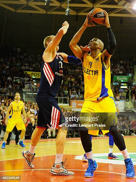 Robin Benzing of Munich challenges Alex Tyus of Tel Aviv during the Turkish Airlines Euroleague Top 16 Round 13 Group F basketball match between FC...