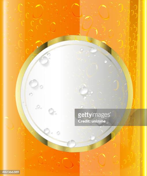 ilustraciones, imágenes clip art, dibujos animados e iconos de stock de elegante redondo etiqueta en el vaso de cerveza con gotas de agua - beer transparent background