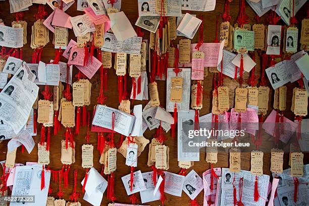 wishing notes inside wenchang pavillion - wenchang stock pictures, royalty-free photos & images