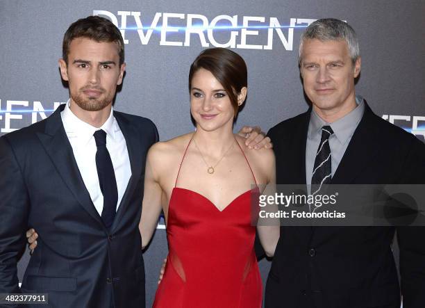 Theo James, Shailene Woodley and Neil Burger attend the 'Divergent' premiere at Callao Cinema on April 3, 2014 in Madrid, Spain.