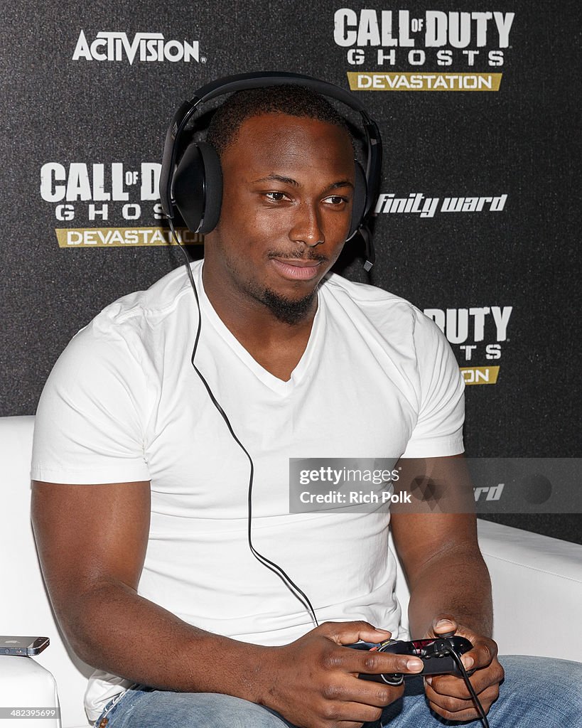 Philadelphia Eagles Running  Back LaSean McCoy Goes Head-To-Head Against All-Pro Receiver A.J. Green Of The Cincinatti Bengals On Xbox One In The Call Of Duty: Ghosts Celebrity Grudge Match To Celebrate The Launch Of Devastation DLC Map Pack