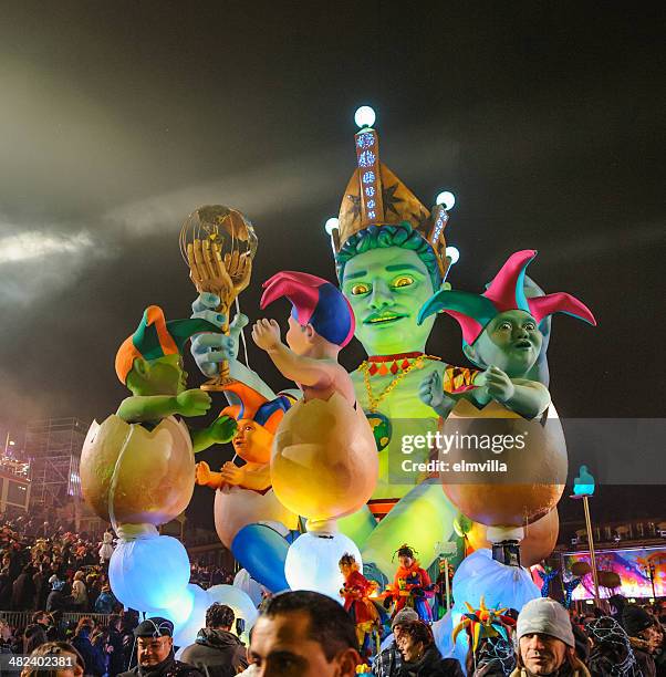 carnaval de la noche de niza - carroza de festival fotografías e imágenes de stock