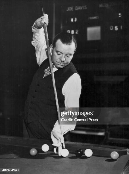 52 Joe Davis Snooker Player Stock Photos, HighRes Pictures, and Images