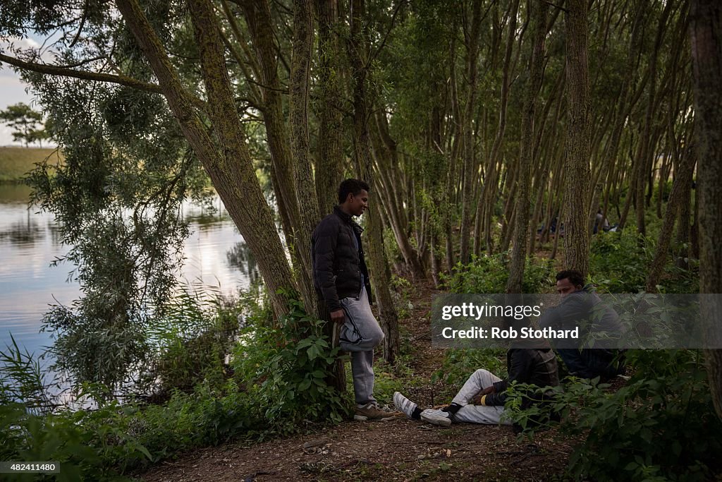 Calais Migrants Attempt To Find A Way To Reach The UK