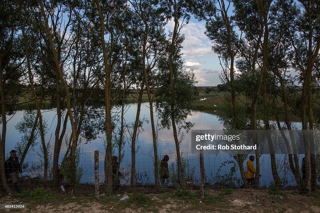 Calais Migrants Attempt To Find A Way To Reach The UK