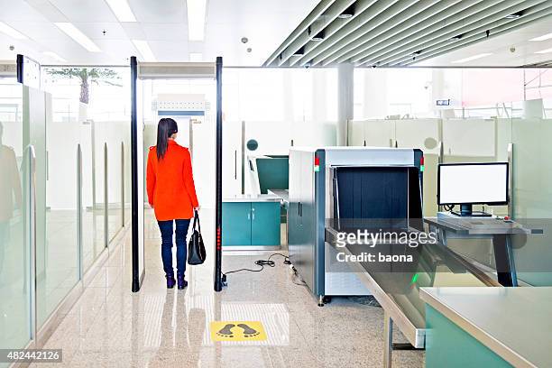 airport security checkpoint - airport x ray images stock pictures, royalty-free photos & images