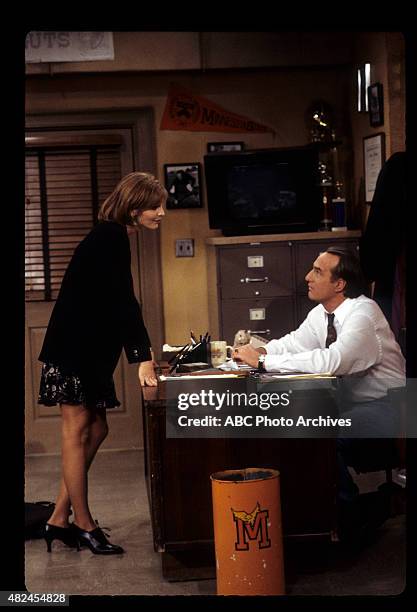 My Fair Agent" - Airdate: November 7, 1994. LUCINDA WEIST;CRAIG T. NELSON