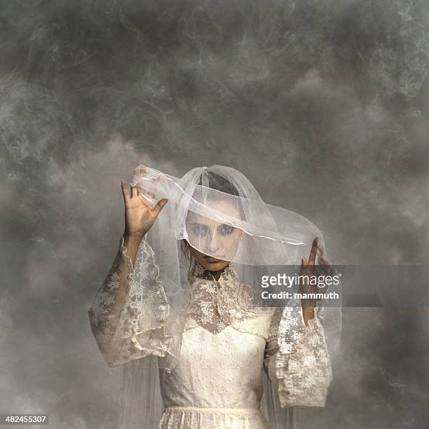 ghostly la mariée - ghost photos et images de collection