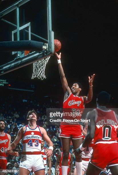 David Greenwood of the Chicago Bulls goes up for a layup over Jeff Ruland of the Washington Bullets during an NBA basketball game circa 1983 at the...