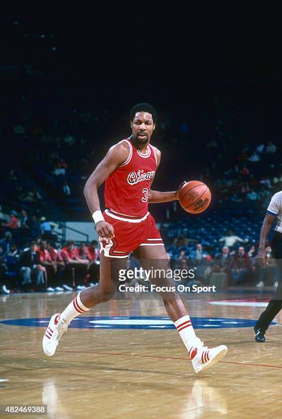 David Greenwood of the Chicago Bulls dribbles the ball against the Washington Bullets during an NBA basketball game circa 1983 at the Capital Centre...